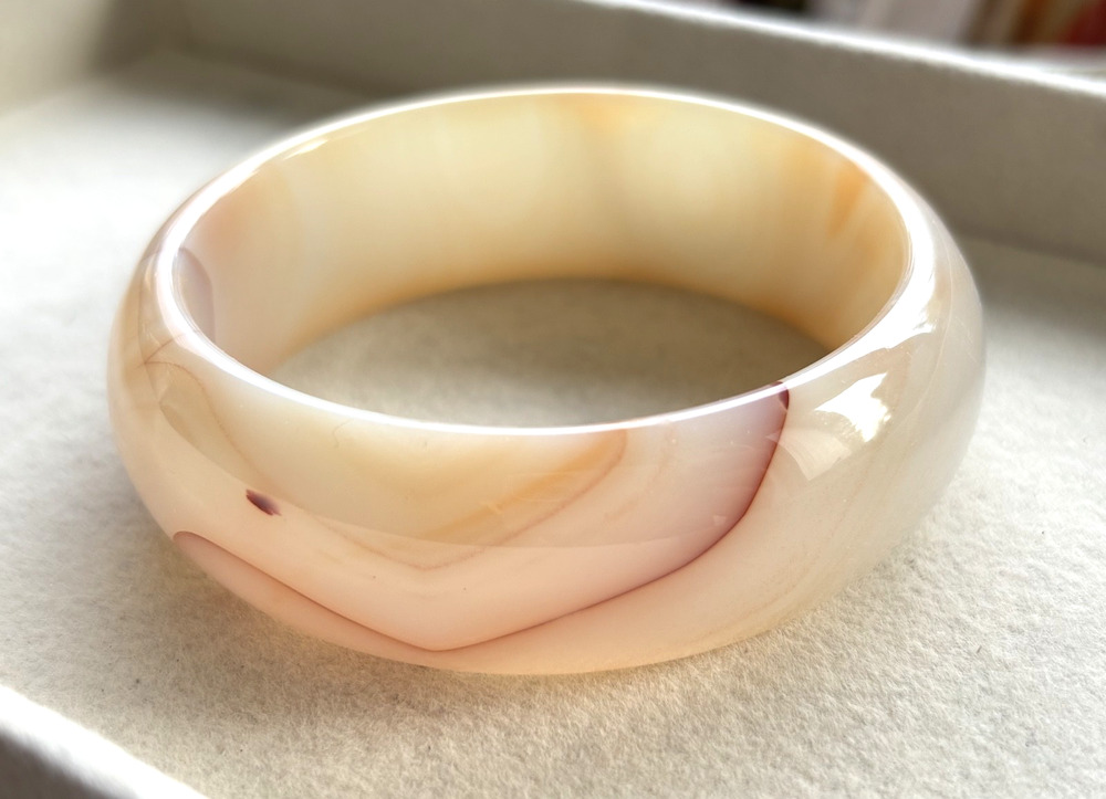 61 mm Carnelian Agate Bangle Bracelet Cream Lace Agate Banding